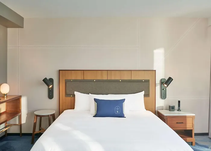 Sable At Navy Pier Chicago, Curio Collection By Hilton Hotel Chicago