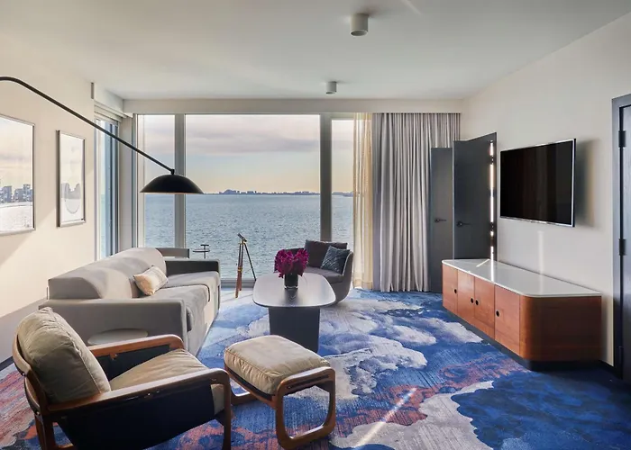 Sable At Navy Pier Chicago, Curio Collection By Hilton Hotel 4*