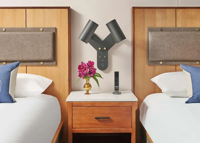 Sable At Navy Pier Chicago, Curio Collection By Hilton 4* Chicago