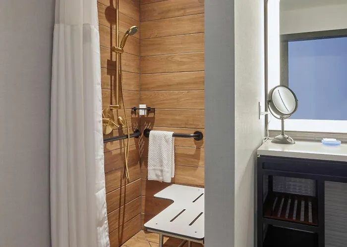 Sable At Navy Pier Chicago, Curio Collection By Hilton Hotel 4*