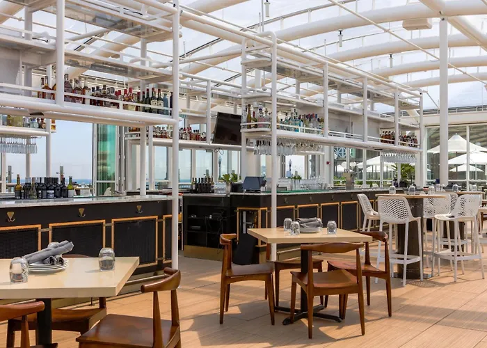 Hotel Sable At Navy Pier Chicago, Curio Collection By Hilton Chicago