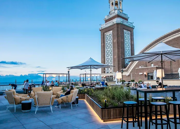 Sable At Navy Pier Chicago, Curio Collection By Hilton 4*