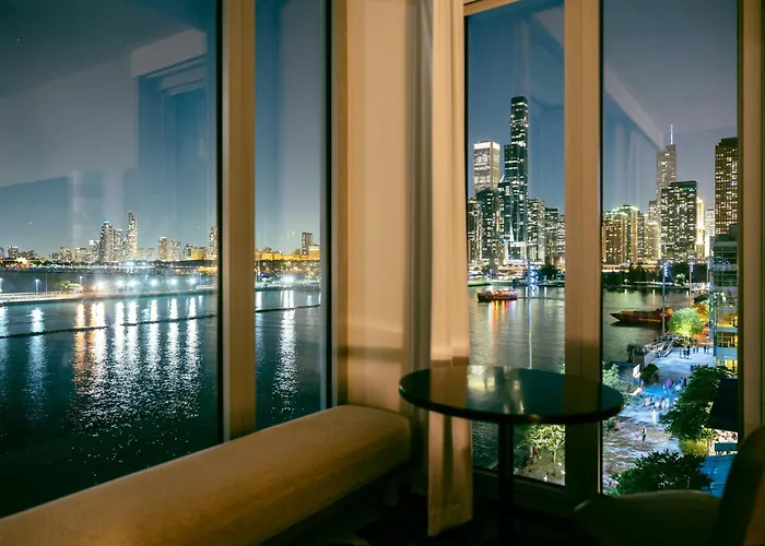 Sable At Navy Pier Chicago, Curio Collection By Hilton 4* Chicago