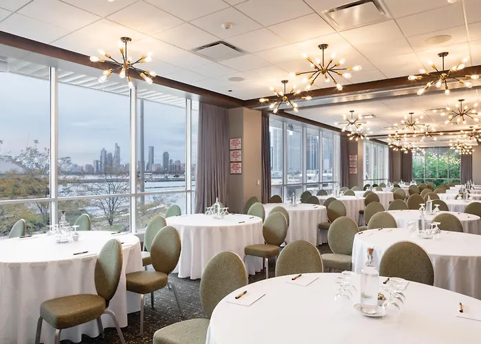 Sable At Navy Pier Chicago, Curio Collection By Hilton Hotel