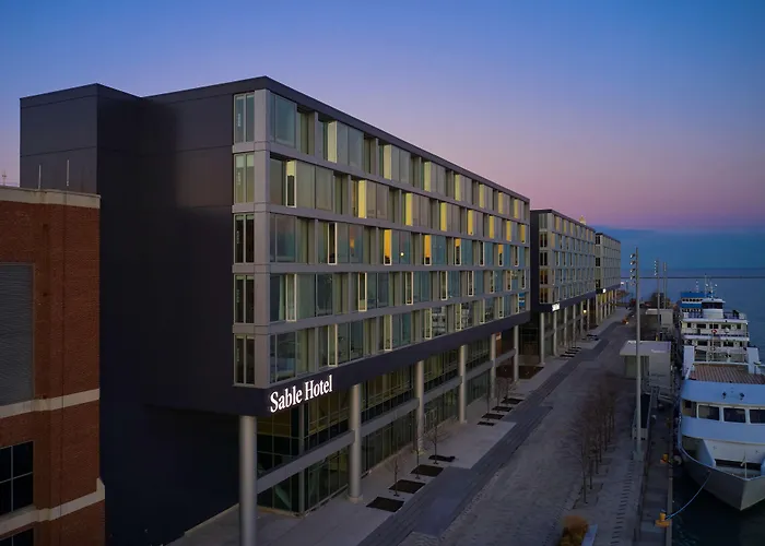 Sable At Navy Pier Chicago, Curio Collection By Hilton 4*
