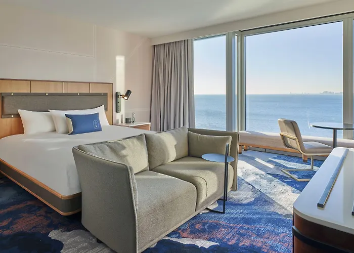 Sable At Navy Pier Chicago, Curio Collection By Hilton 4*