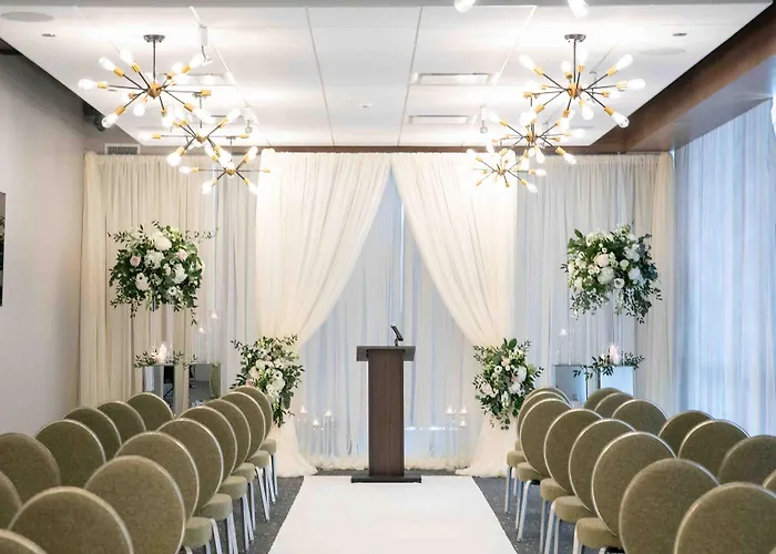 Hotel Sable At Navy Pier Chicago, Curio Collection By Hilton