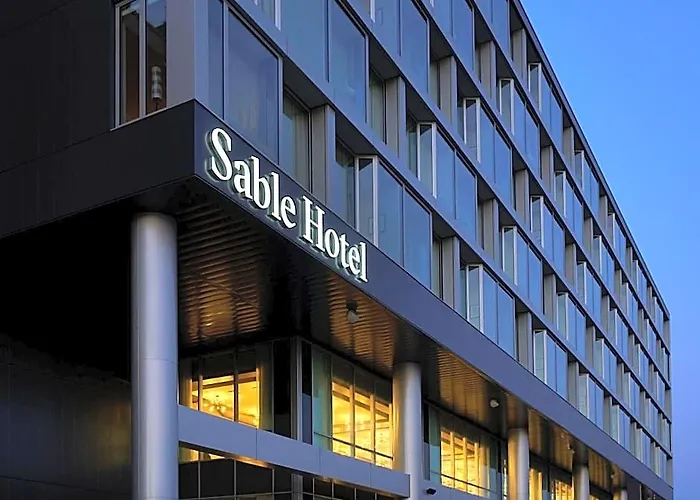 Sable At Navy Pier Chicago, Curio Collection By Hilton Chicago