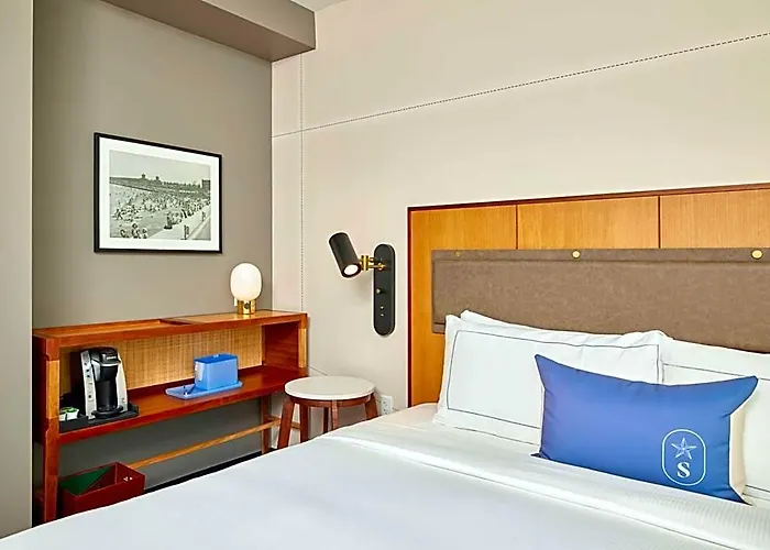 Sable At Navy Pier Chicago, Curio Collection By Hilton 4* Chicago