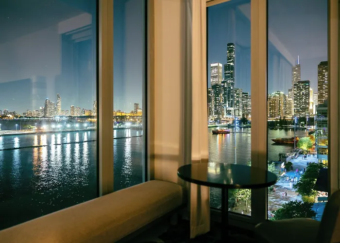 Sable At Navy Pier Chicago, Curio Collection By Hilton 4*